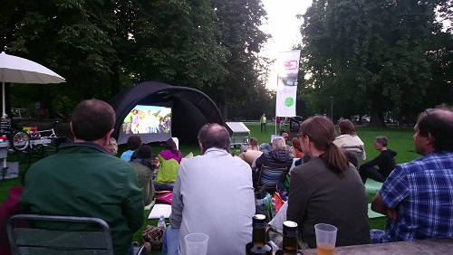 Filmvorführung im Park